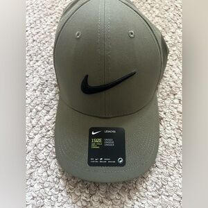 NWT Nike Strapback Baseball Active Cap Hat Olive
